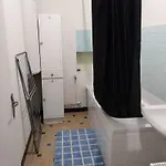 De 3 A Apartment *